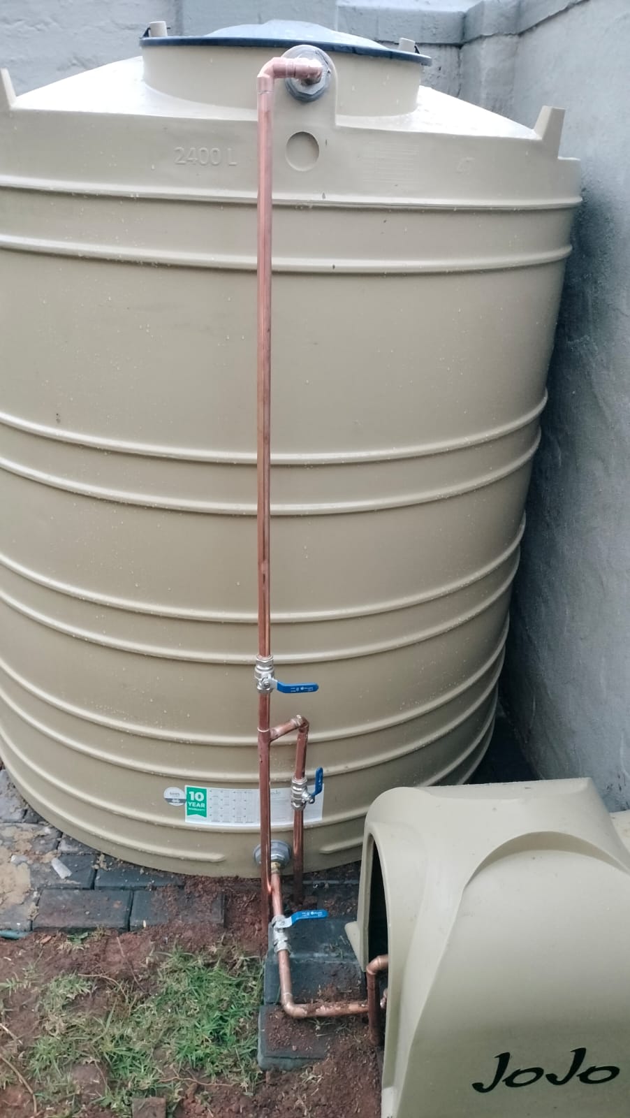 Water storage tank and copper pipework installation